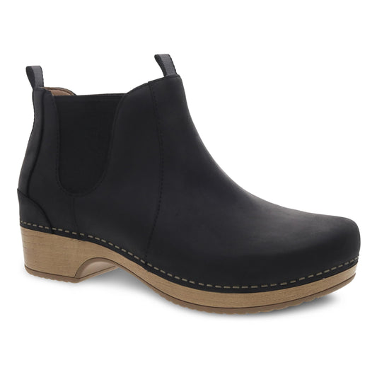 Becka Black Oiled Pull Up